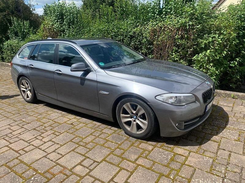 Grau Gebraucht 2013 BMW 330 Kombi | 8.500 € (Superpreis) - Bild 1/4