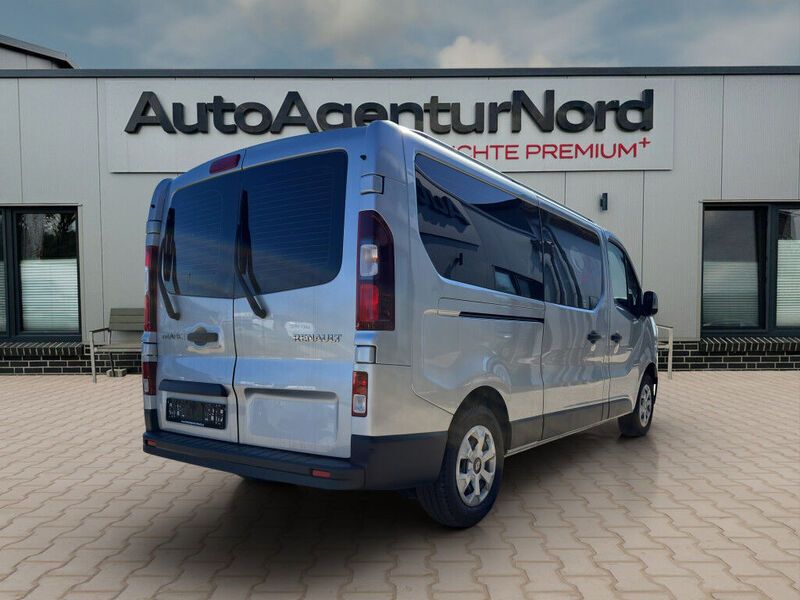 Gebraucht Renault Trafic 150 PS (110 kW) 2024 Rot Van / Kleinbus