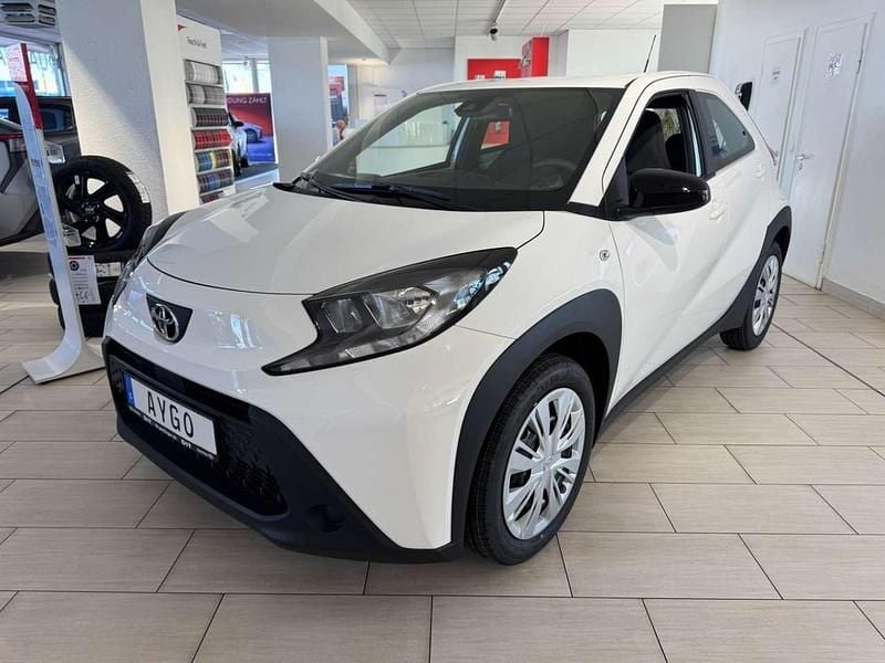 Schneeweiß Neu 2025 Toyota Aygo Business Edition Kleinwagen | 16.990 € - Bild 1/4