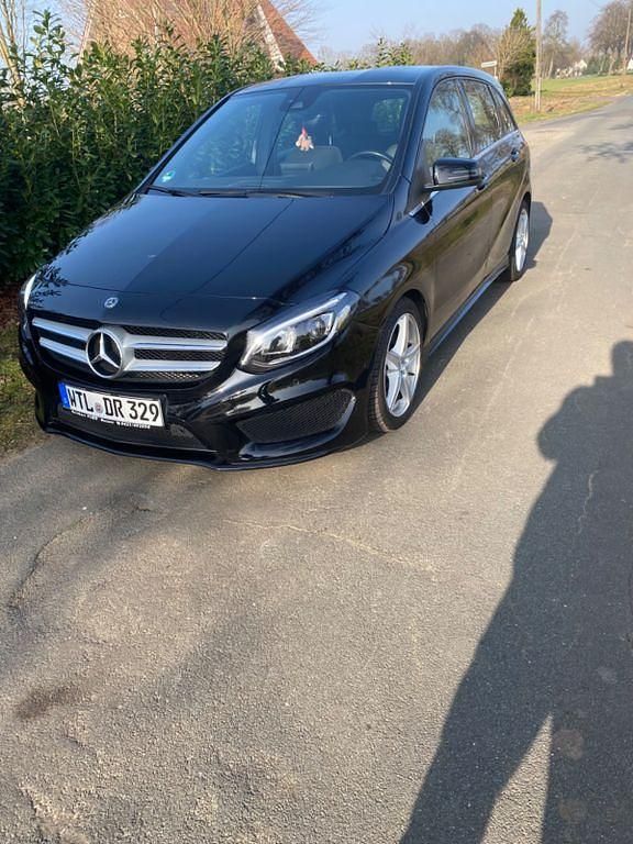 Gebraucht Mercedes B200 156 PS (114 kW) 2018 Schwarz Van / Kleinbus