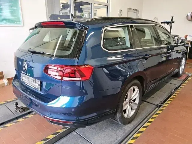 Gebraucht VW Passat Business 200 PS (147 kW) 2023 Blau Kombi