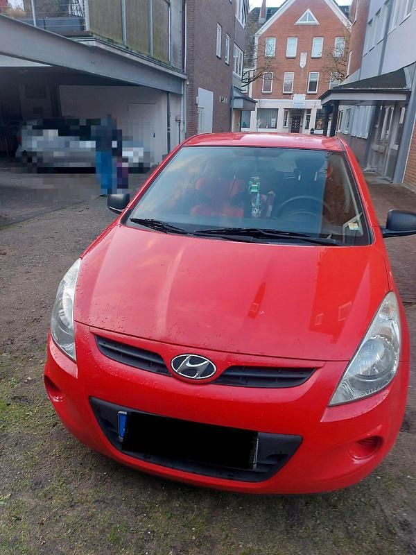 Gebraucht Hyundai i20 57 PS (41 kW) 2010 Rot Kleinwagen