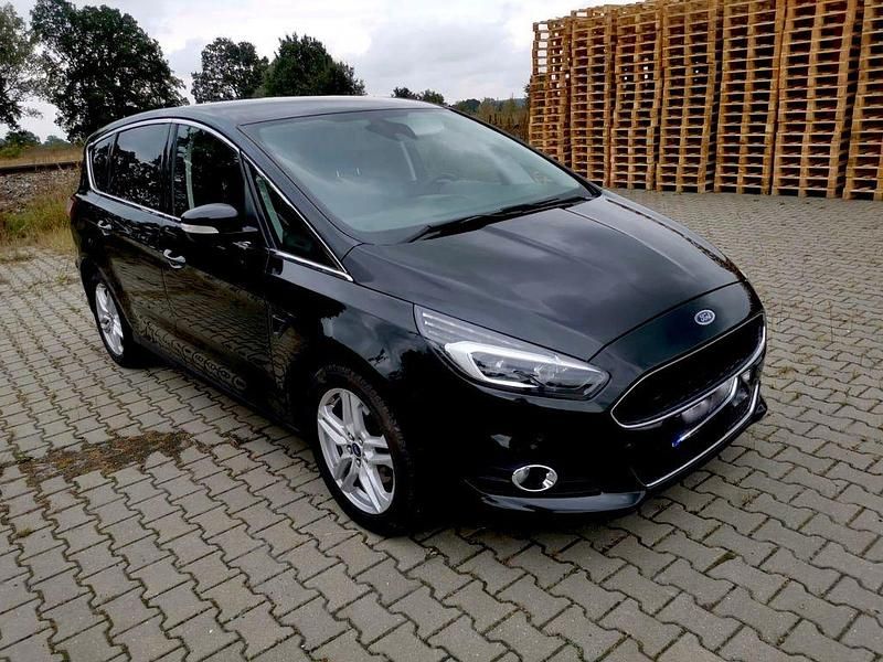 Schwarz Gebraucht 2017 Ford S-MAX S Van / Kleinbus | 18.290 € (Superpreis) - Bild 1/4