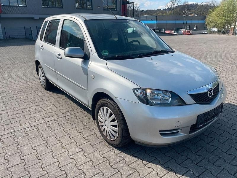 Silber Gebraucht 2005 Mazda 2 Limousine | 1.900 € (Guter Preis) - Bild 1/4