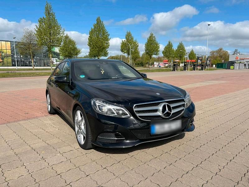 Second-hand Mercedes E250 170 CP (125 kW) 2013 Negru Berlinǎ