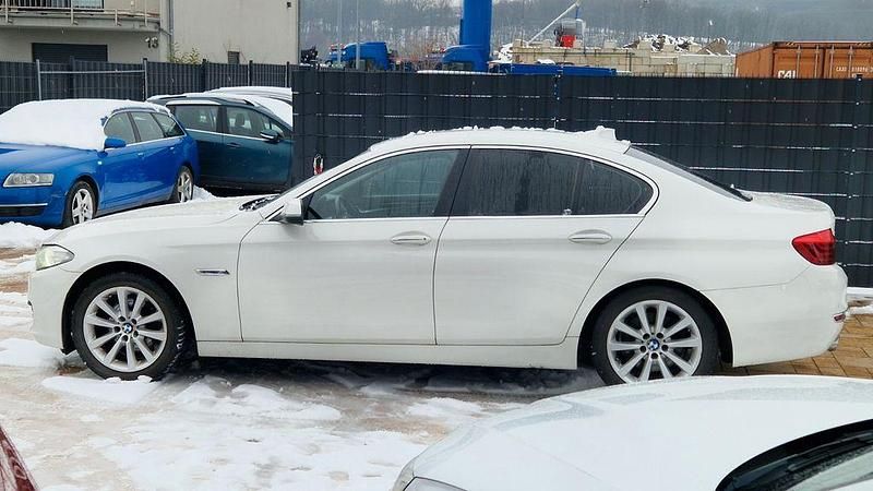 Gebraucht BMW 520 184 PS (135 kW) 2014 Weiß Limousine