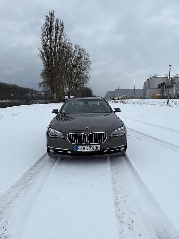 Gebraucht BMW 740 313 PS (230 kW) 2015 Braun Limousine