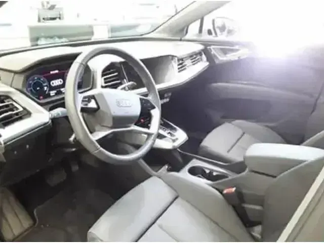 Gebraucht Audi Q4 e-tron Ambiente 150 kW (204 PS) 2025 Gletscherweiß metallic SUV