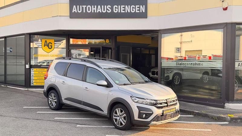 Grau Gebraucht 2022 Dacia Jogger Comfort Limousine | 11.500 € - Bild 1/4