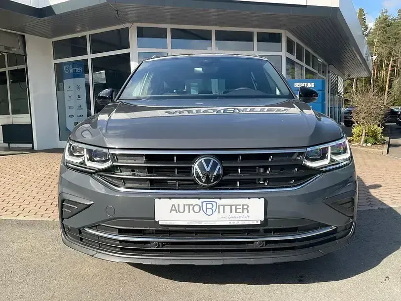 Gebraucht VW Tiguan Move 150 PS (110 kW) 2023 Delfingrau metallic (metallic) SUV
