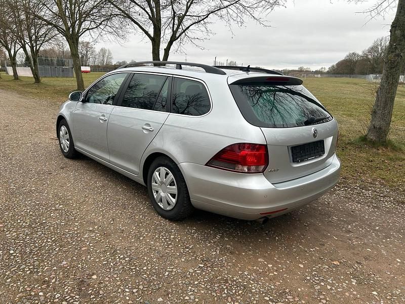 Gebraucht VW Golf VI 105 PS (77 kW) 2010 Silber Kleinwagen
