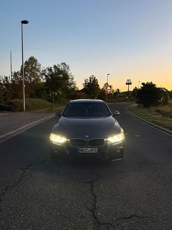 Grau Gebraucht 2014 BMW 318 M Sport Limousine | 13.500 € (Teuer) - Bild 1/4