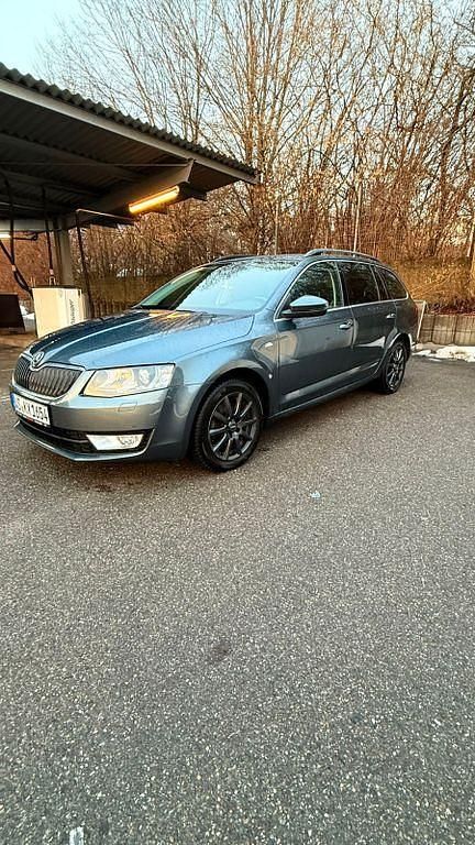 Gebraucht Skoda Octavia Style 150 PS (110 kW) 2015 Grau Kleinwagen