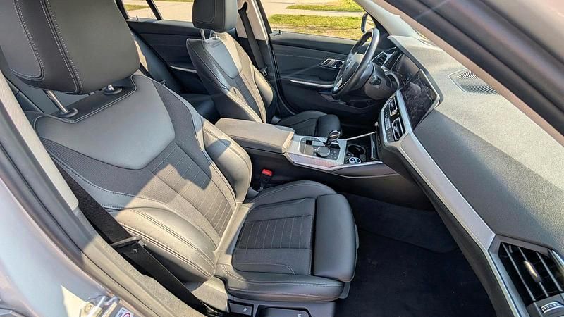 Gebraucht BMW 330e Shadowline 292 PS (214 kW) 2020 Silber Kombi