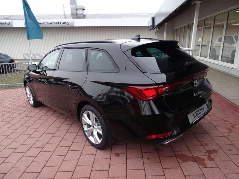 Gebraucht Seat Leon FR 150 PS (110 kW) 2024 Midnight schwarz (metallic) Kombi