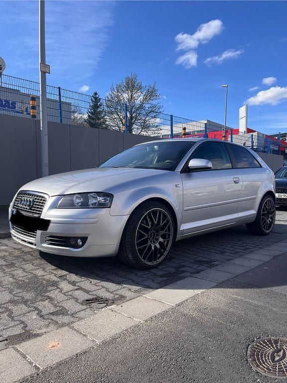 Silber Gebraucht 2005 Audi A3 Ambition Kleinwagen | 4.600 € (Fairer Preis) - Bild 1/4