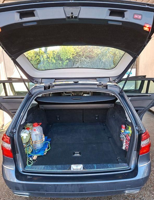 Gebraucht Mercedes E220 Avantgarde 170 PS (125 kW) 2012 Grau Limousine