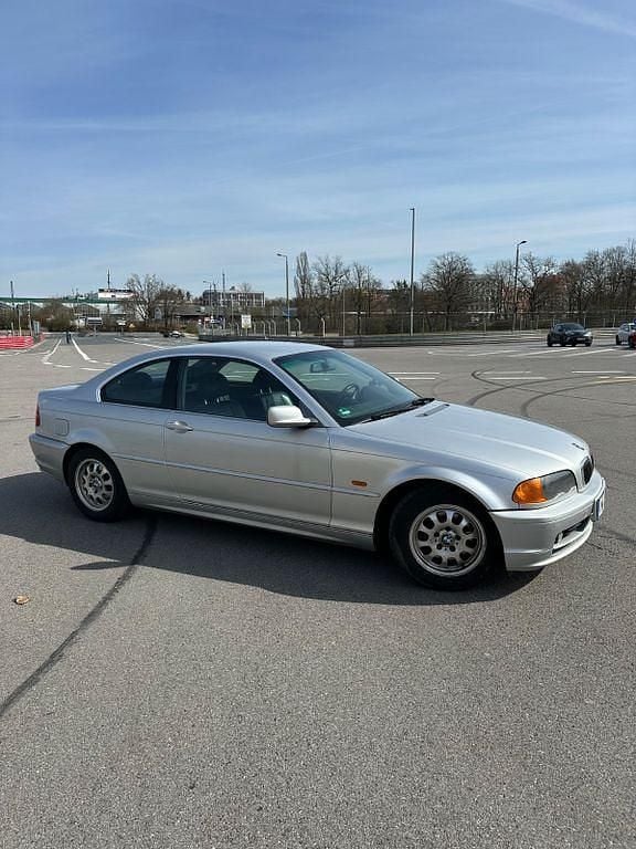 Gebraucht BMW 320 Basis 170 PS (125 kW) 2001 Silber Coupé
