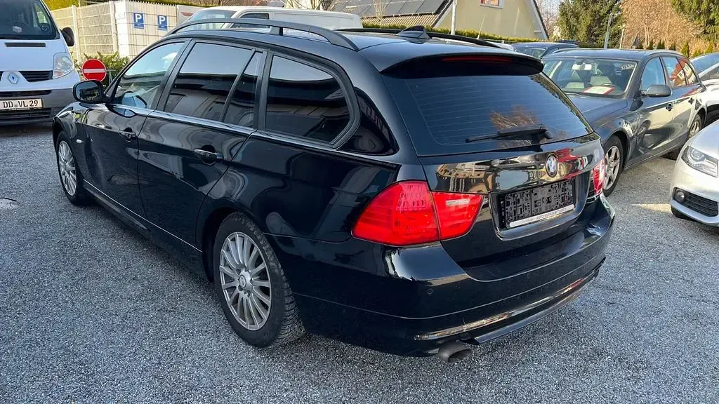 Gebraucht BMW 318 143 PS (105 kW) 2009 Schwarz Kombi