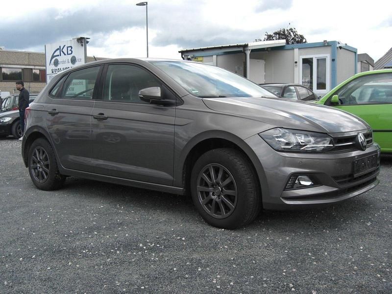 Grau Gebraucht 2020 VW Polo Comfortline Kleinwagen | 5.200 € - Bild 1/4