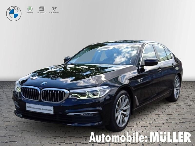 Black sapphire metallic Gebraucht 2020 BMW 520 Performance Limousine | 32.850 € (Fairer Preis) - Bild 1/4