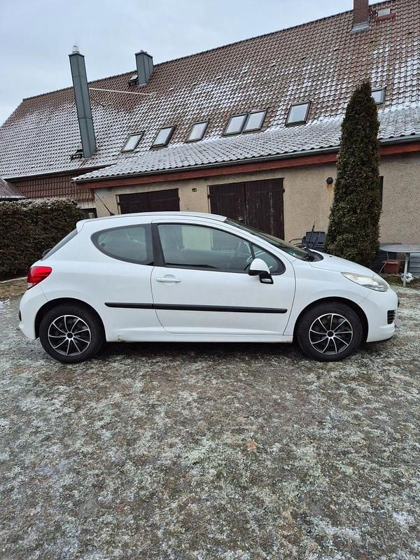 Gebraucht Peugeot 207 112 PS (82 kW) 2011 Weiß Kleinwagen