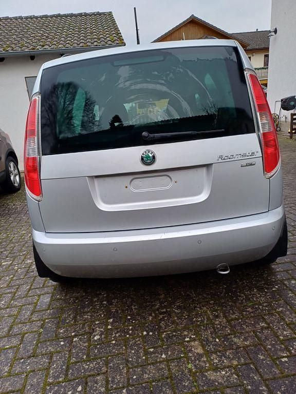 Grau Gebraucht 2012 Skoda Roomster Ambition Van / Kleinbus | 7.000 € (Fairer Preis) - Bild 1/4