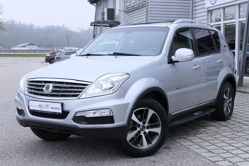Silber Gebraucht 2018 Ssangyong (KGM) Rexton SUV | 9.890 € (Superpreis) - Bild 1/4
