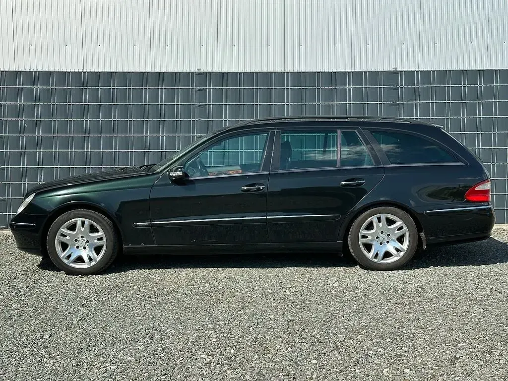 Gebraucht Mercedes E320 Elegance 204 PS (150 kW) 2005 Schwarz Limousine