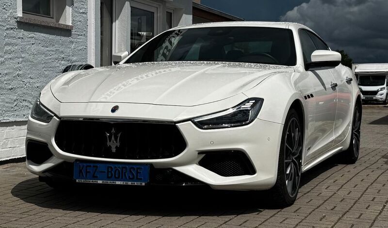 Weiß Gebraucht 2021 Maserati Ghibli Coupé | 49.900 € - Bild 1/4