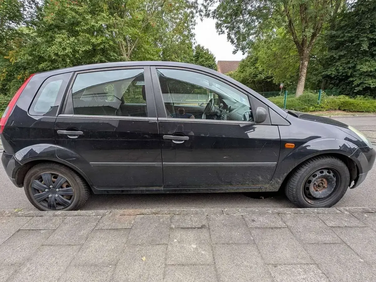 Gebraucht Ford Fiesta 60 PS (44 kW) 2003 Schwarz Kleinwagen