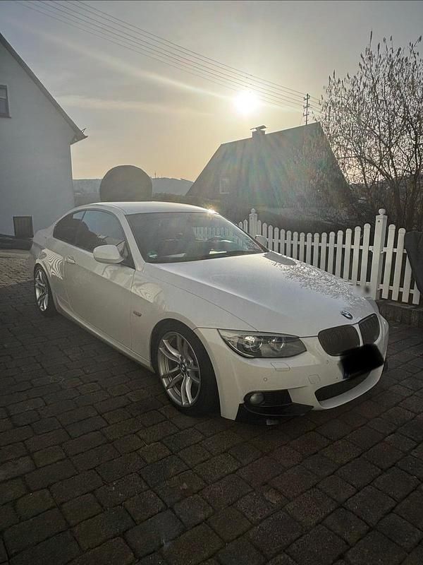 Gebraucht BMW 325 M Sport 245 PS (180 kW) 2011 Weiß Coupé