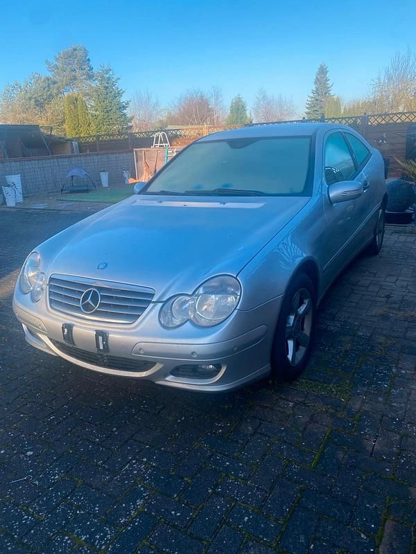 Gebraucht Mercedes C200 136 PS (100 kW) 2005 Silber Coupé