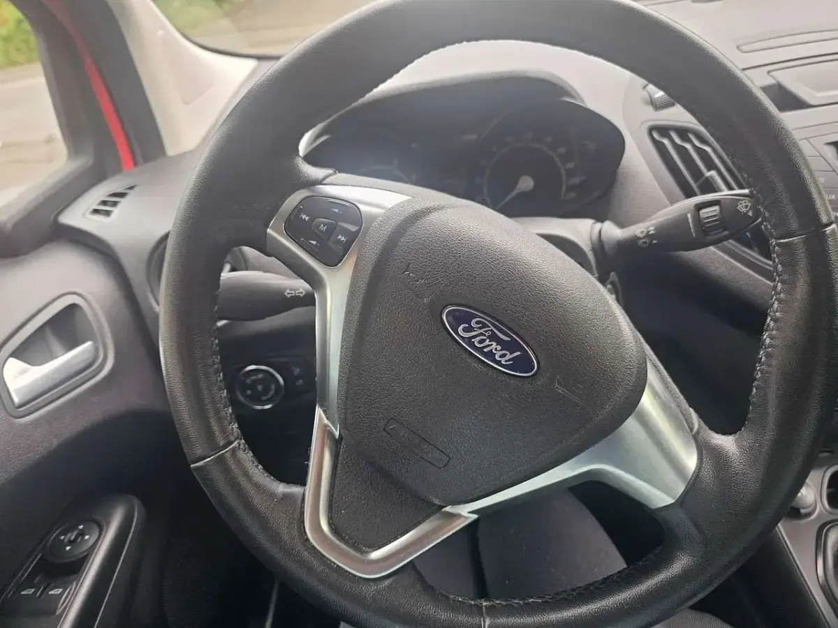 Gebraucht Ford Transit Trend 101 PS (74 kW) 2018 Rot Van