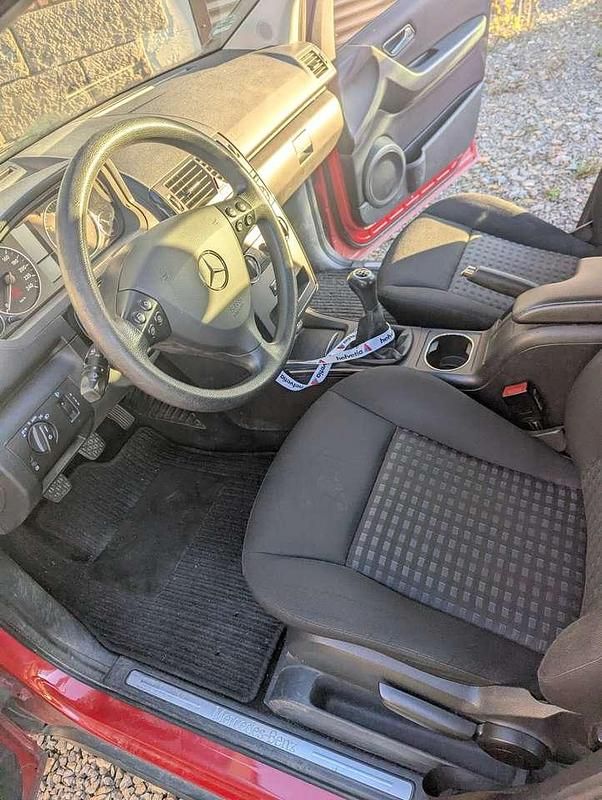 Gebraucht Mercedes A180 Avantgarde 116 PS (85 kW) 2010 Rot Limousine