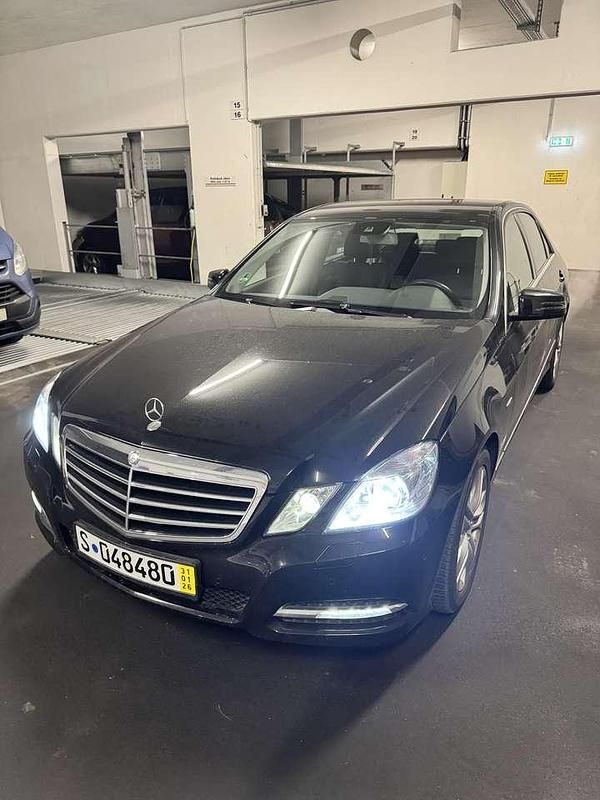 Gebraucht Mercedes E200 Avantgarde 184 PS (135 kW) 2011 Schwarz Limousine