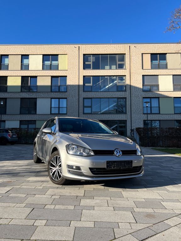 Silber Gebraucht 2017 VW Golf VII Allstar Limousine | 11.850 € (Guter Preis) - Bild 1/4