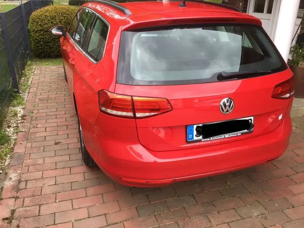 Second-hand VW Passat Comfortline 120 CP (88 kW) 2018 Roșu Break