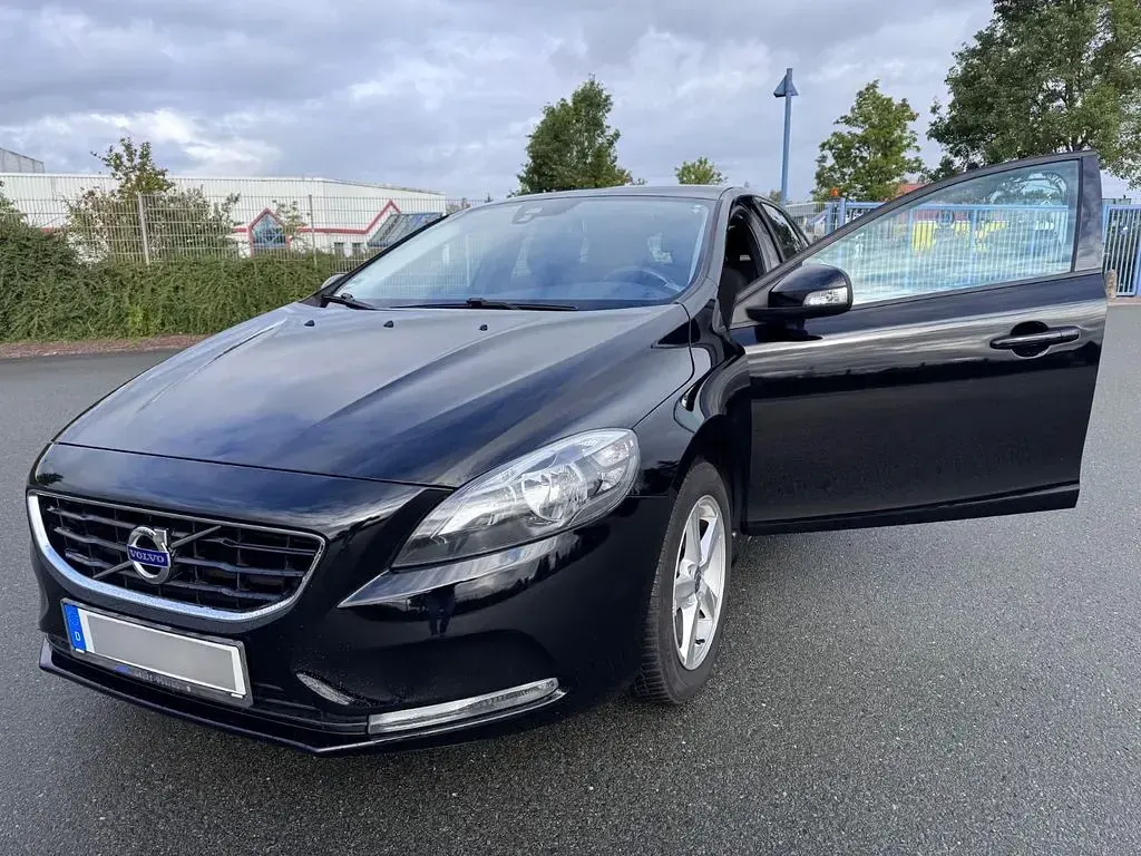 Gebraucht Volvo V40 150 PS (110 kW) 2012 Schwarz Kleinwagen