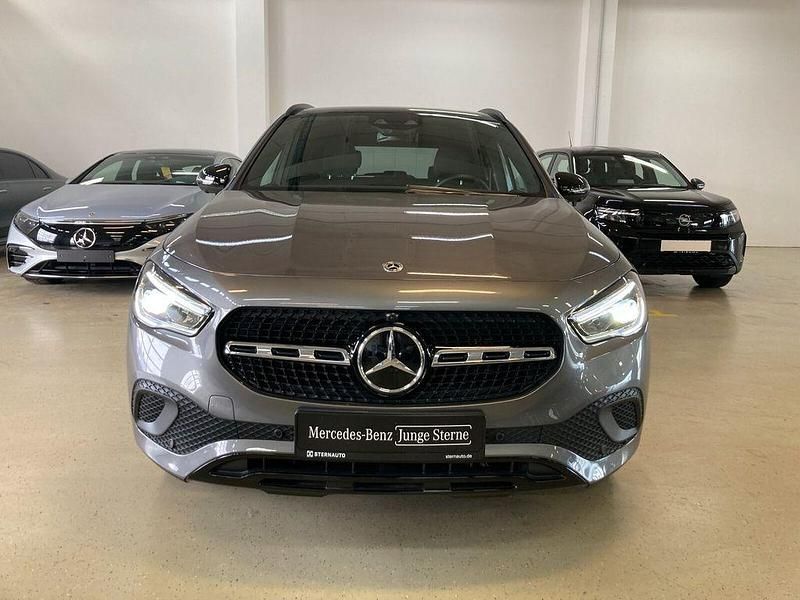 Gebraucht Mercedes GLA250 Progressive 218 PS (160 kW) 2022 Metalliclack mountaingrau SUV