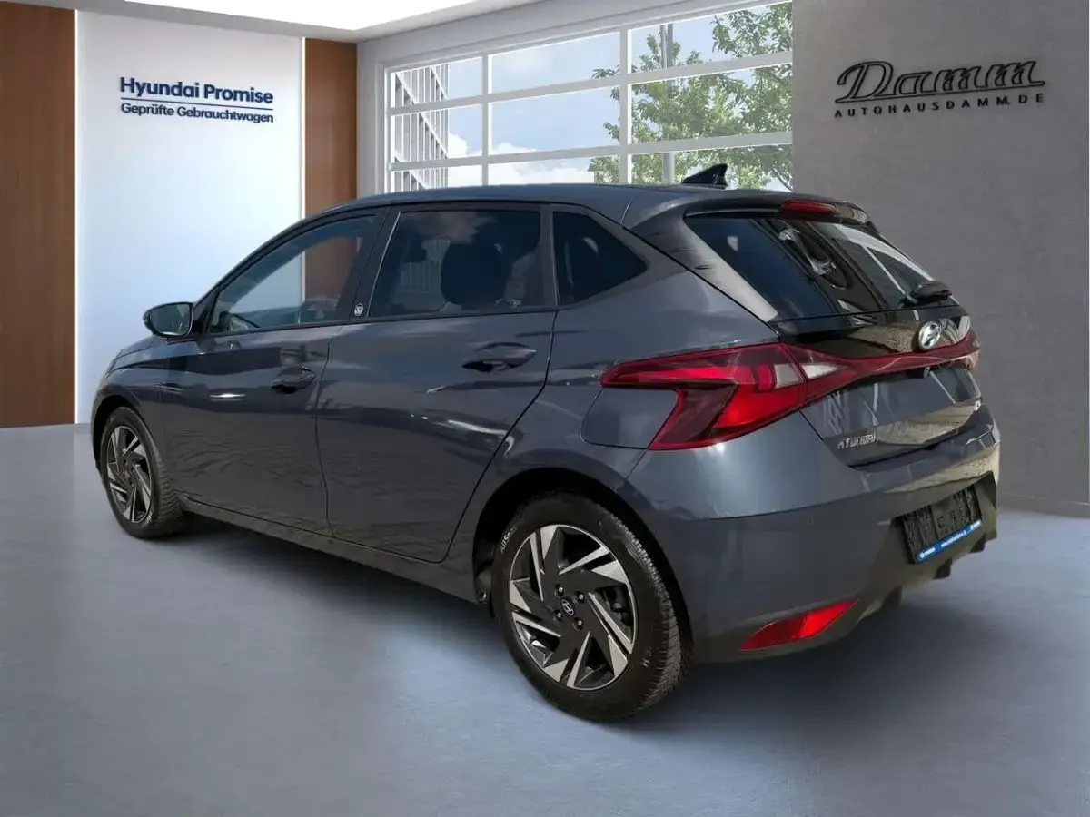 Gebraucht Hyundai i20 Edition 30 101 PS (74 kW) 2022 Aurora grey / met Kleinwagen