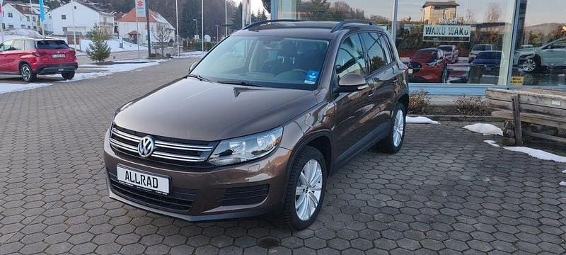 Braun Gebraucht 2012 VW Tiguan Trendline SUV | 12.490 € (Teuer) - Bild 1/4