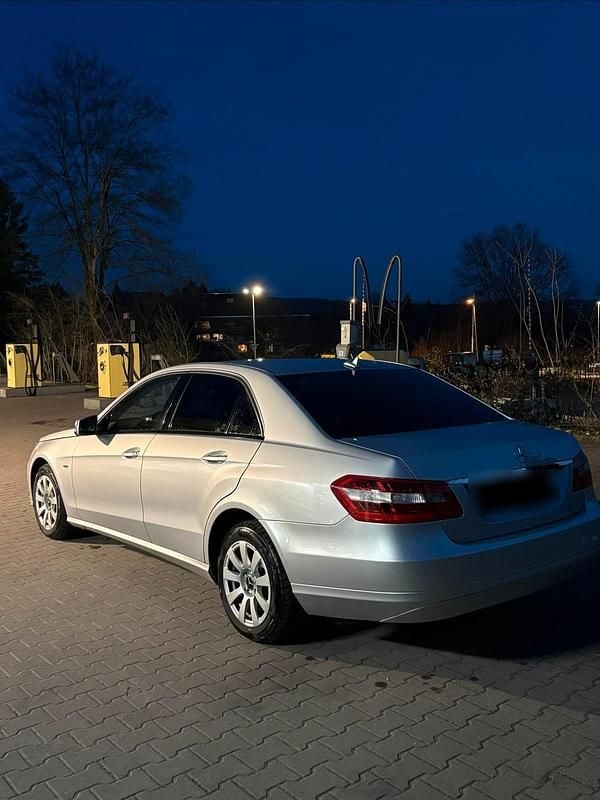 Gebraucht Mercedes E220 170 PS (125 kW) 2010 Silber Limousine