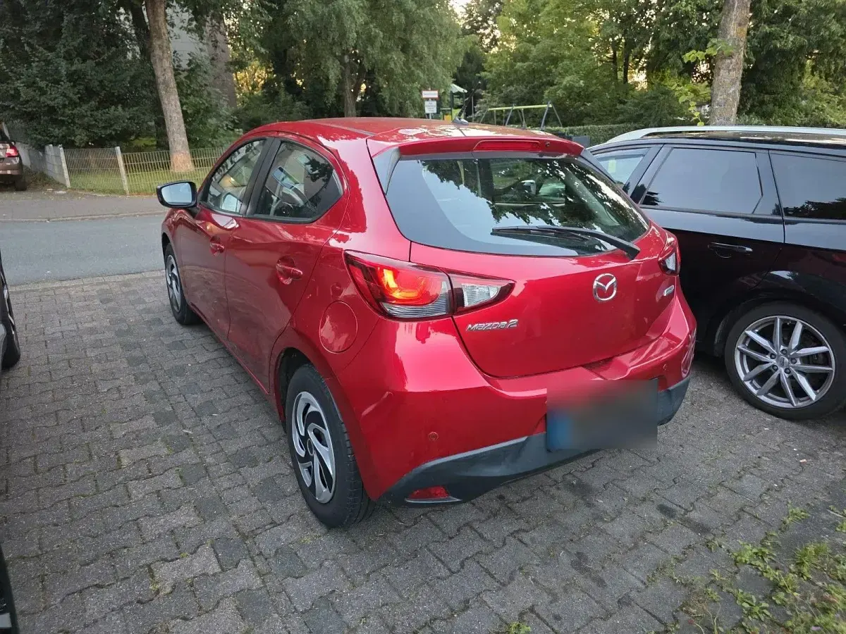 Gebraucht Mazda 2 Center-Line 75 PS (55 kW) 2015 Rot Limousine