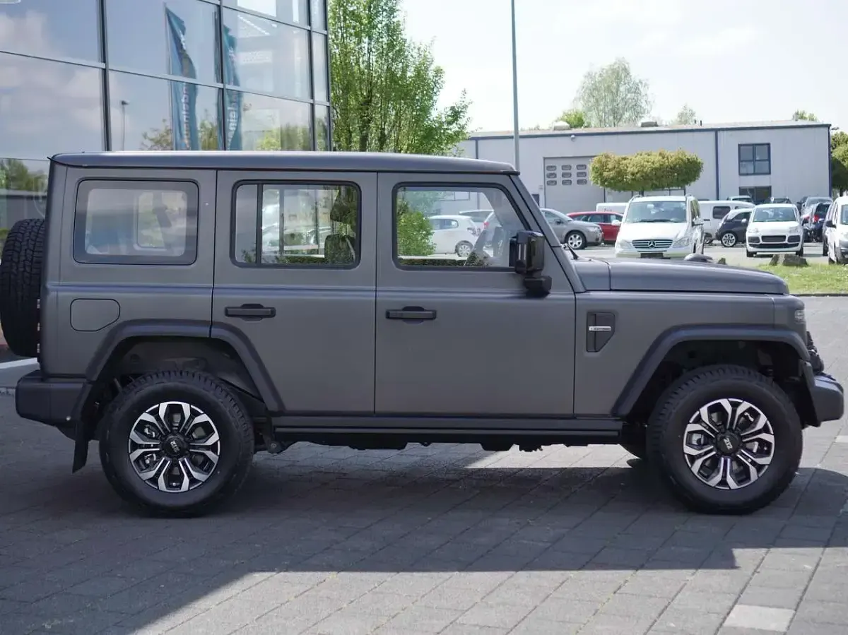 Neu BAW 212 166 PS (122 kW) 2026 Grau SUV