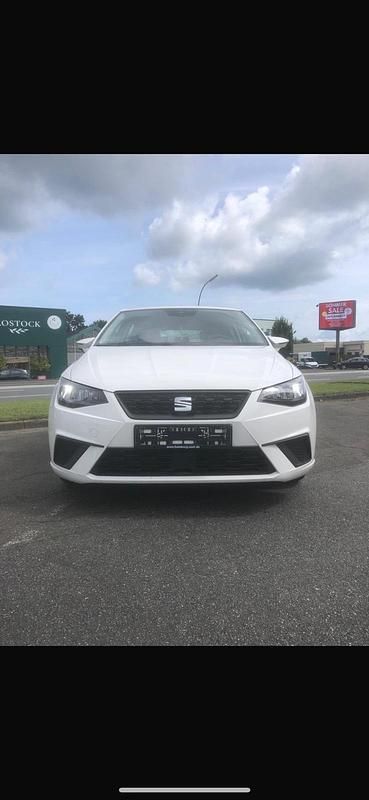 Weiß Gebraucht 2023 Seat Ibiza Limousine | 13.999 € (Guter Preis) - Bild 1/4