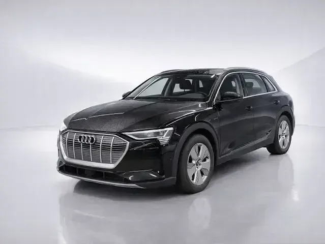 Używany Audi e-tron Comfort 230 kW (313 KM) 2022 Czarny SUV