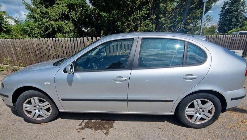 Silber Gebraucht 2000 Seat Leon Limousine | 1.300 € (Fairer Preis) - Bild 1/3
