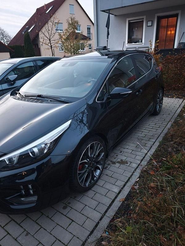 Gebraucht Kia Ceed GT-Track 204 PS (150 kW) 2014 Schwarz Kleinwagen