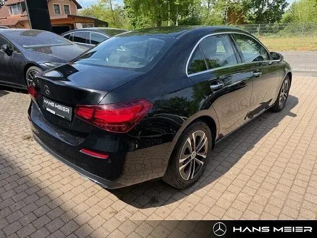 Gebraucht Mercedes A180 Progressive 136 PS (100 kW) 2024 Lack kosmosschwarz Limousine